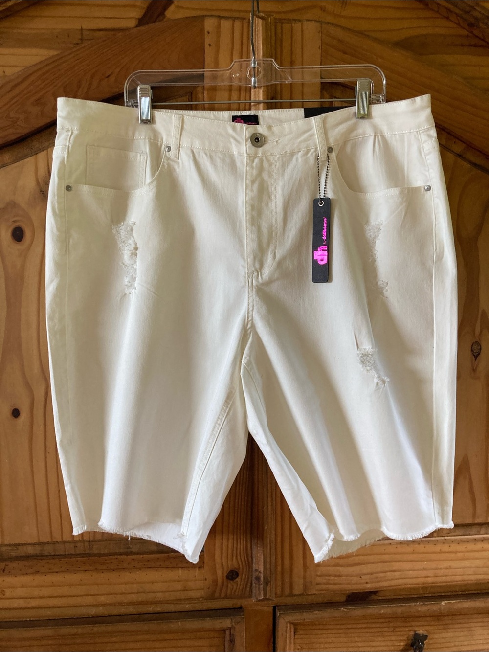 Women DH Dollhouse white frayed hem long shorts size 22 - NWT